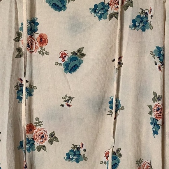 EASEL - Sz L - tiered Bell Sleeve Tunic - floral pattern - key hole front - - Picture 4 of 5